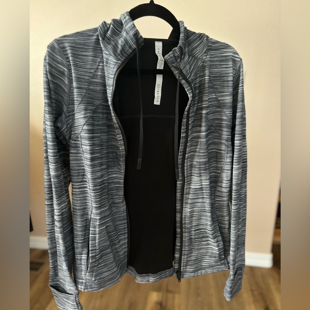 Lululemon  black and white Define Hooded Jacket